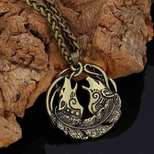 Howling Wolf Pendant Necklace | Wolf-Horde-Gold / chain-