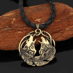 Howling Wolf Pendant Necklace | Wolf-Horde-Gold / rope-