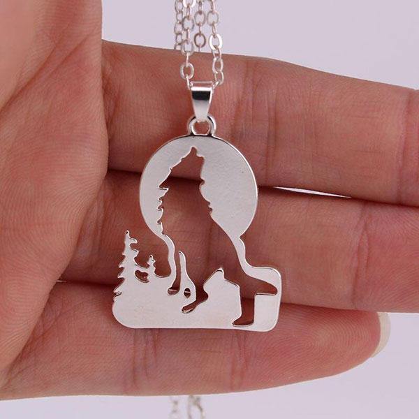 Moon Wolf Necklace | Wolf-Horde-Silver-