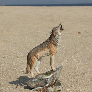 Ultra-realistic Howling Wolf Figurine | Wolf-Horde