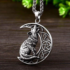 Wolf and Moon Pendant | Wolf-Horde-with keel chain-