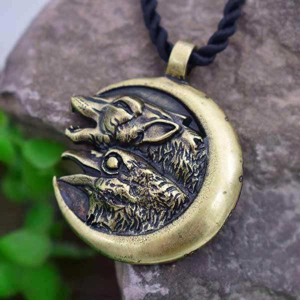 Wolf and Raven Pendant | Wolf-Horde-Bronze-