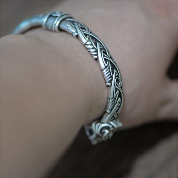 Wolf Torc Bracelet | Wolf-Horde-Silver-